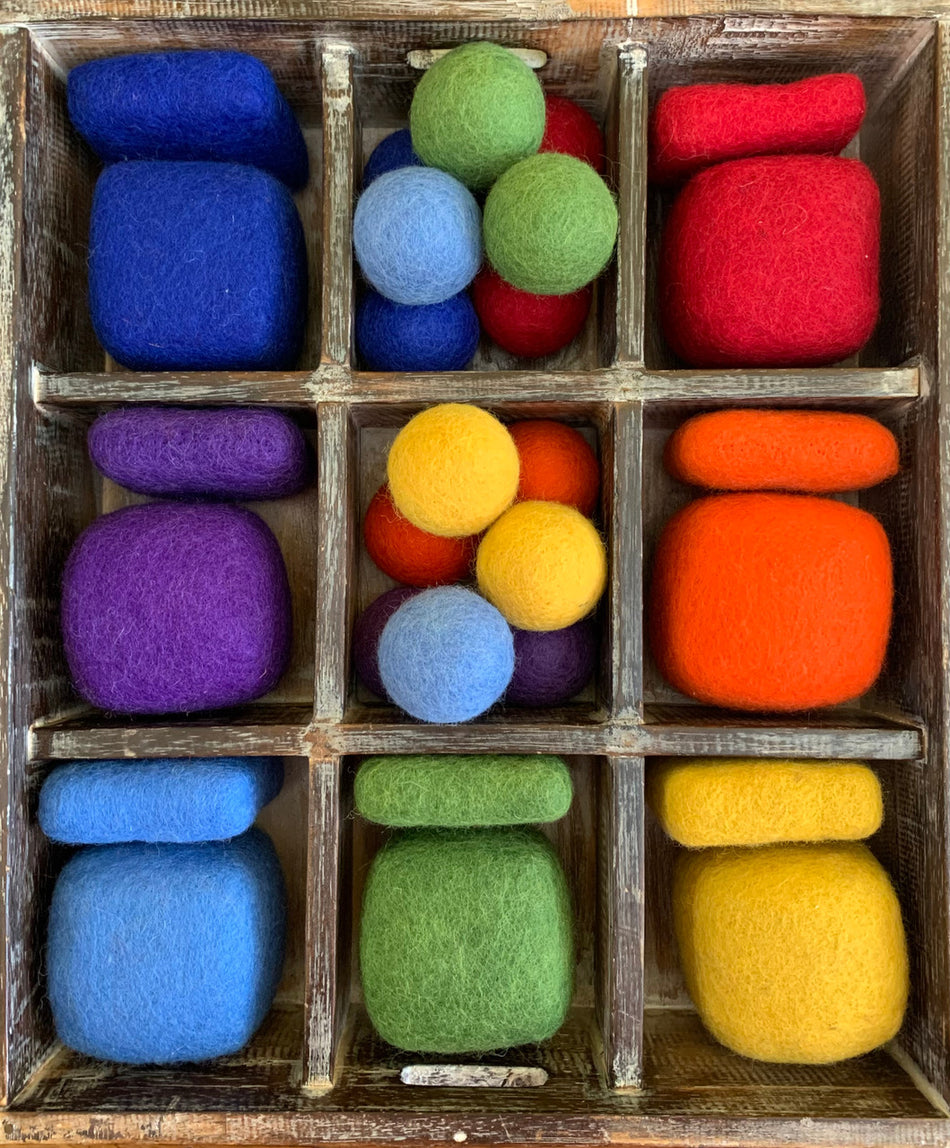 Papoose Rainbow Felt Tray with Cubes, Tiles & Balls