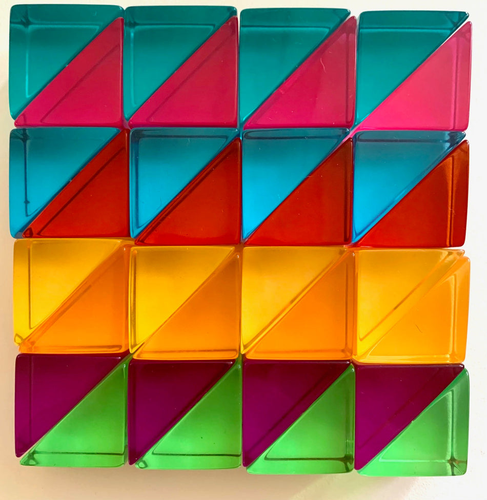 Papoose Lucite Small Triangles 32pc