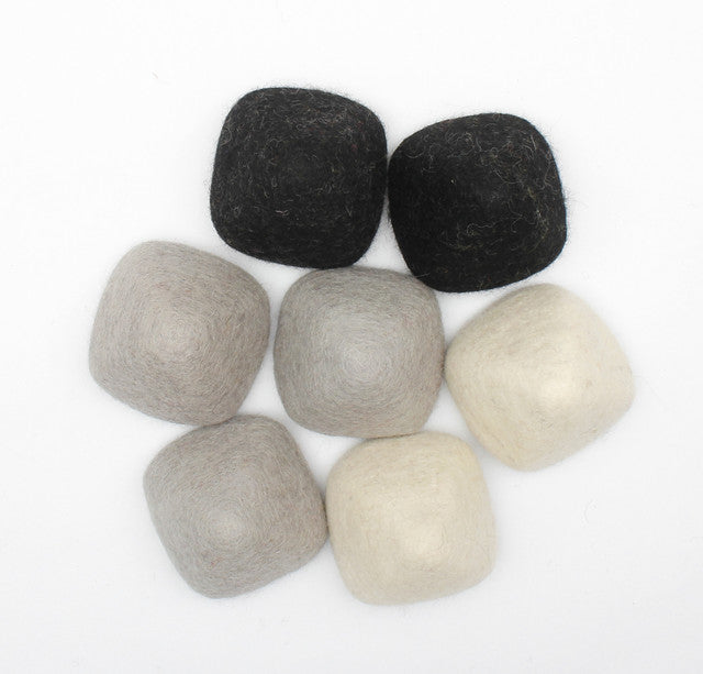 Papoose Achromatic Felt Pyramids 7pc