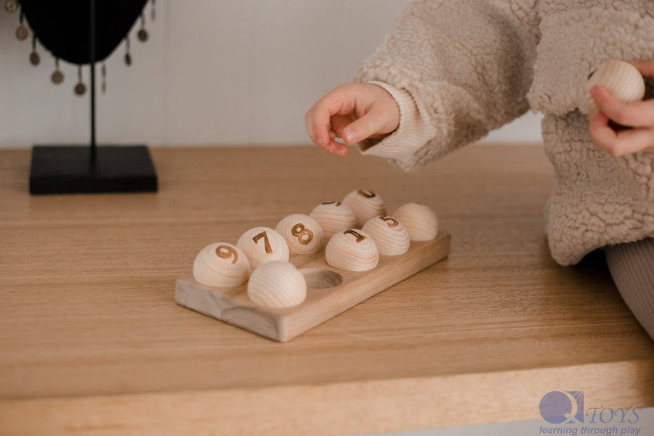 Q Toys Count Me Egg Stand