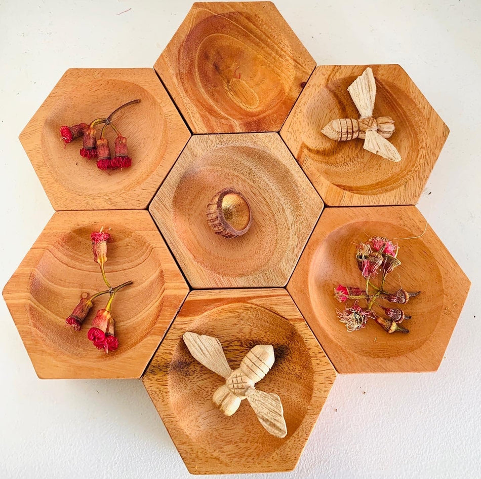 Awe & Wonder Beehive Bowl Plates 7pc